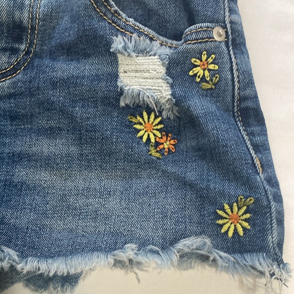 Forever 21 Sunflower Jean Shorts in excellent pre~loved condition - Picture 3 of 7